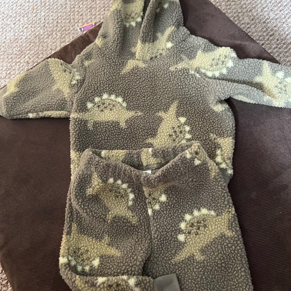 Carter’s winter Sweatshirt Shirt Pants  Outfit